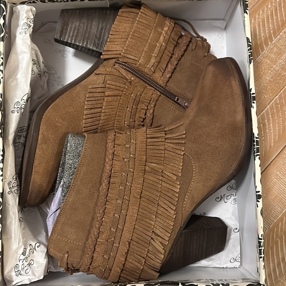 New Naughty Monkey In Lyne Boho Fringe Western Tan Suede Block Heel Ankle Boot - Picture 9 of 16